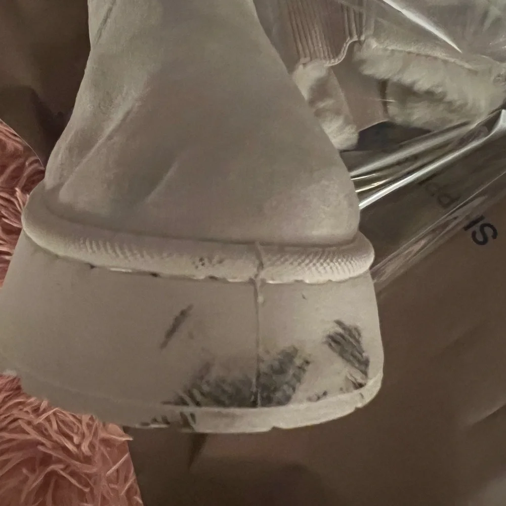 SEE LAST PHOTO FOR FLAW UGG LOOK ALIKE